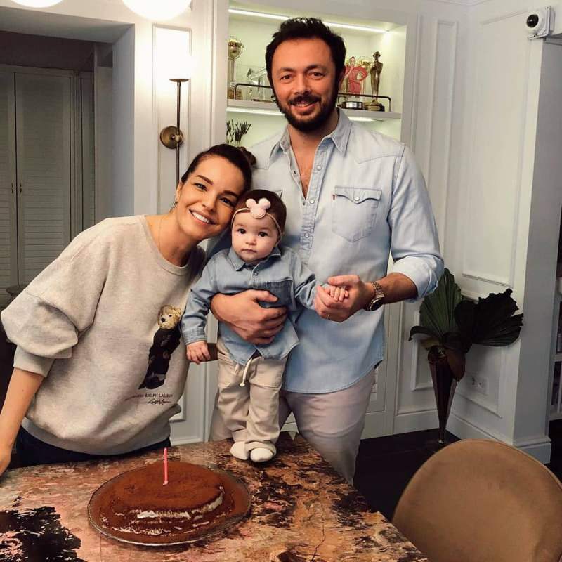 Bengü lavede en video deling med sin datter for første gang for at fejre hendes nye tidsalder!