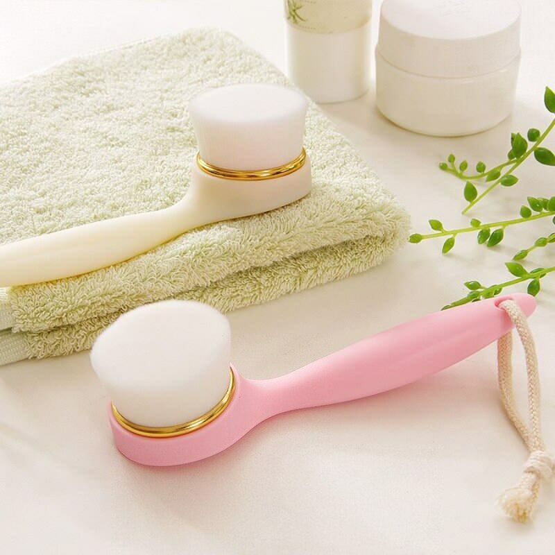 Hvad er en ansigtsrensende børste og hvordan man bruger den? Ansigtsrensende børste fordele for huden