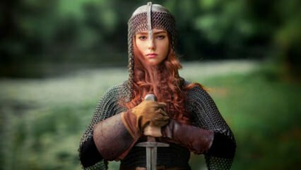 Svensk lille pige fandt 1500 år gammelt sværd i søen
