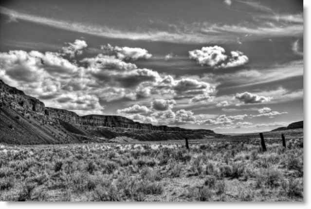Fotografering How-To Aperature og dybde af feltbillede Ørkenbjerge sort og hvid