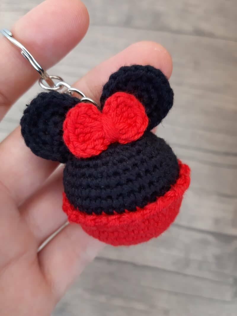 Sådan fremstilles Amigurumi Mickey Mouse nøgleringe? Mickey minnie detaljerede nøglering