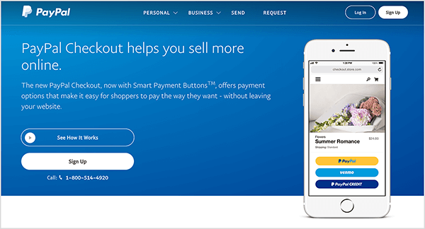 Dette er et screenshot af PayPal Checkout-websiden. Det har en blå baggrund og hvid tekst. En overskrift siger "PayPal Checkout hjælper dig med at sælge mere online." To knapper vises under overskriften: en blå mærket Se hvordan det Arbejder og en hvid mærket Tilmeld dig. Til højre er et billede af en smartphone med PayPal Checkout-funktionen på en mobil internet side.