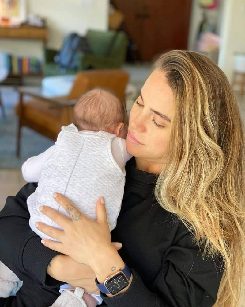 Skiftet af skuespillerinde Ceyda Ateş, efter at hun tog sin baby i armene!