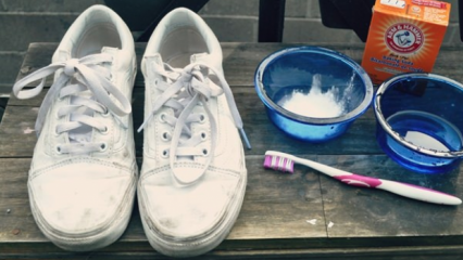 Hvordan rengør man hvide sneakers?