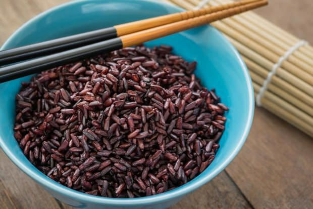 hvordan man spiser sort ris