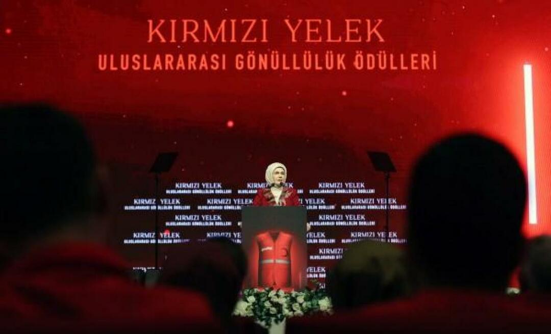 Emine Erdoğan delte om Kızılays 'Red Vest International Volunteering Award Ceremony'