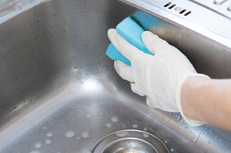 Hvordan rengør man køkkenvasken? Den endelige løsning, der får køkkenvasken til at skinne