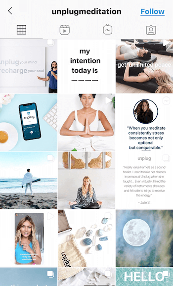 eksempel screenshot af @unplugmeditation instagram-feedet, der viser tilbud, produkter og mennesker i forskellige former for medicin i lyseblå, solbrun og hvid for at fremme afslapning og fred