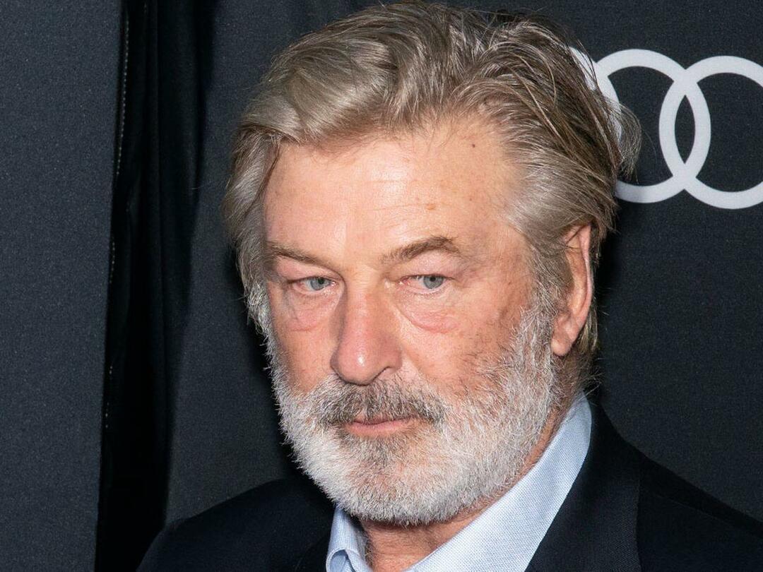 Alec Baldwin, der var morderen på settet til Rust, sagsøgte Rust-filmholdet!