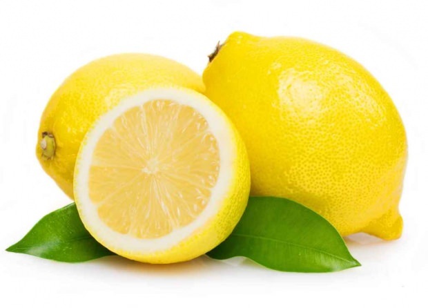 Fjernelse af vægpletter med citron