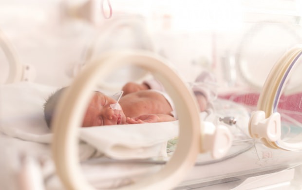 Hvorfor inkuberes nyfødte babyer?