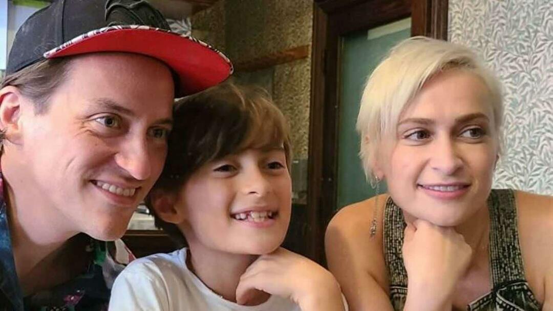 Halyna Hutchins med sin mand Matthew Hutchins og deres søn
