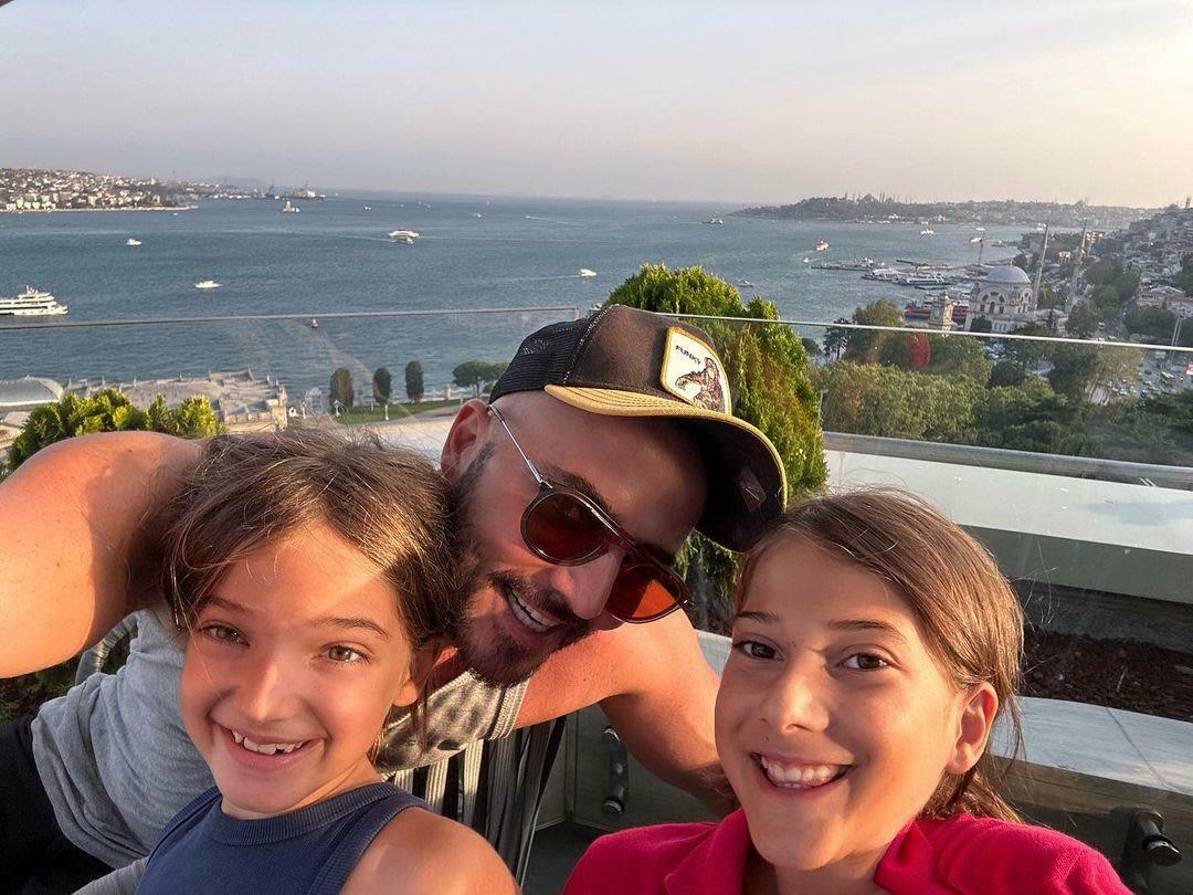 Gökhan Özen fik sine døtre efter år! Han blev lykkeligt skilt