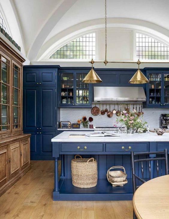 Køkken dekoration indrettet med indigo farve 