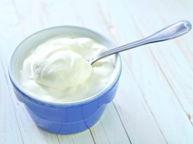 Hvordan bliver man slank ved at spise yoghurt hele dagen lang? Her er yoghurtdiet ...