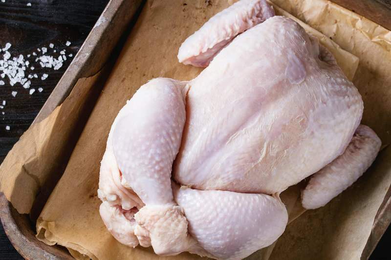 Kontroller farven og lugten af ​​kylling