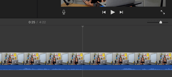 Når du deler din video i segmenter, skal du finde de pletter, hvor lyden bliver til en flad linje.