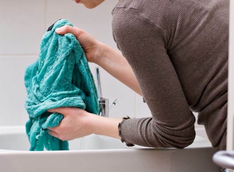 Vask tæpper i badekarret