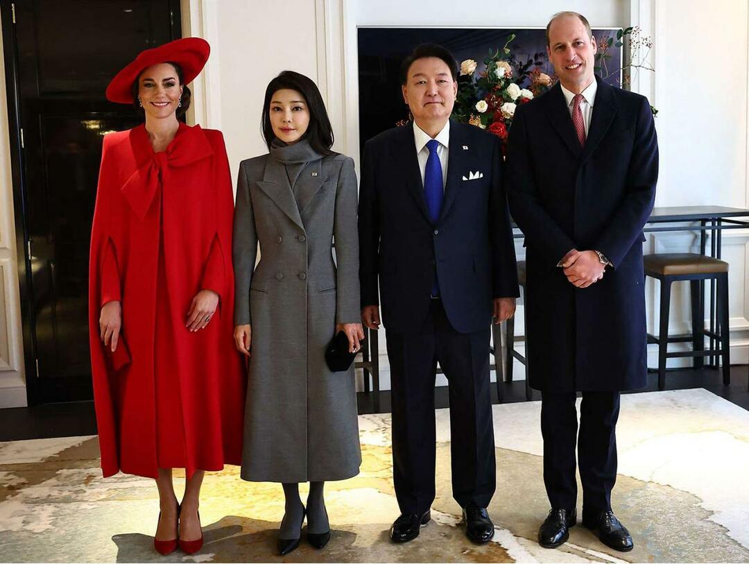 Kate Middleton og prins William med Sydkoreas præsident Yoon Suk Yeol og hans kone Kim Keon Hee