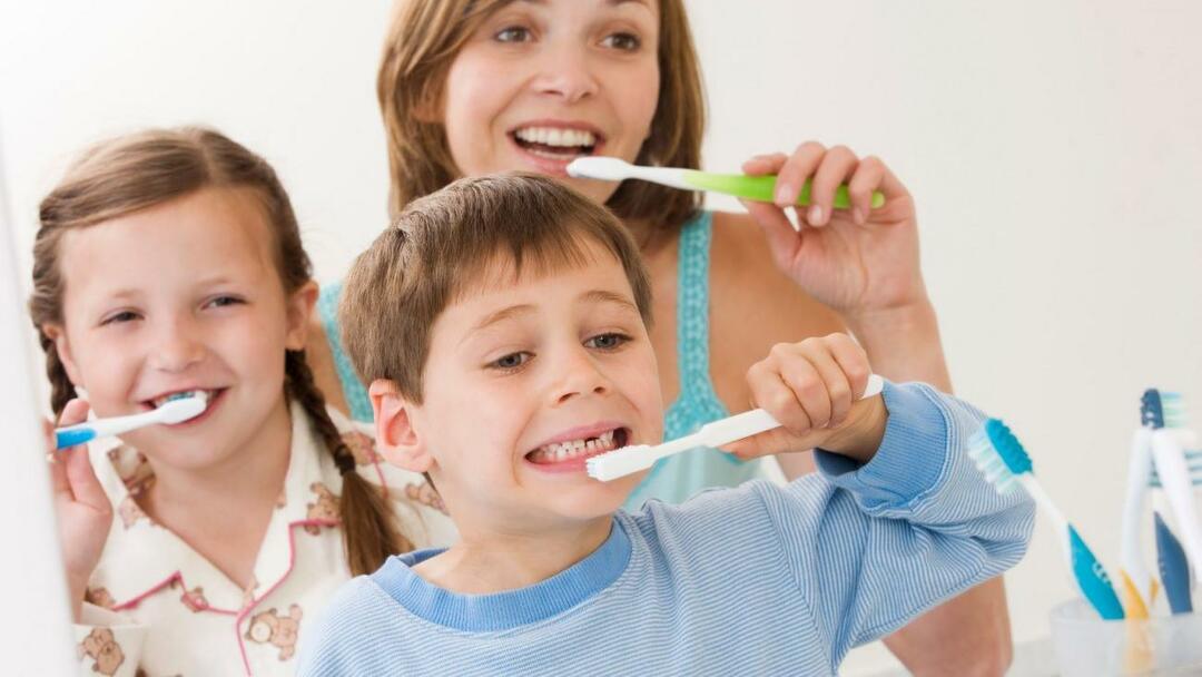 Hvordan skal børns mund- og tandpleje være?