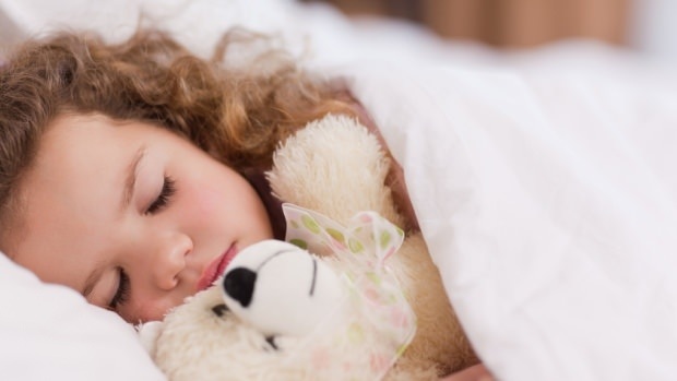 Hvornår skal børn sove alene?