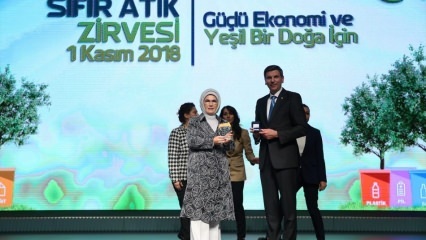 First Lady Erdoğan: Søppelbil kører ikke ind i Kulliye