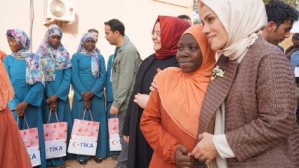 Esra Albayrak tilslutter sig TİKA's fødevarehjælp til Burkina Faso