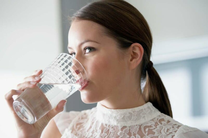 vandforbrug tillader, at viraerne i kroppen fjernes fra kroppen på kort tid