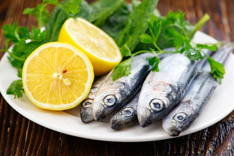 Hvordan rengøres sardinfisk? Sådan finder du ud af, om en sardine er frisk