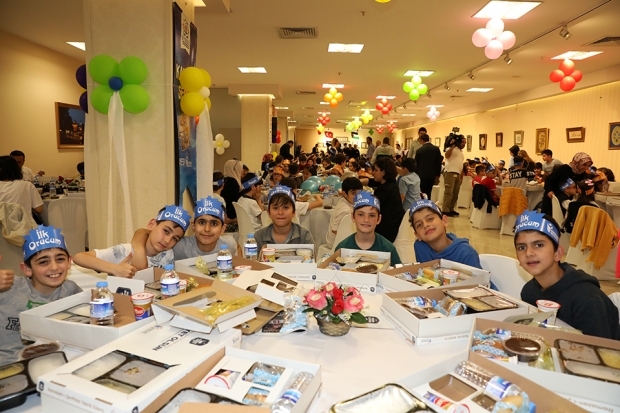 300 børn åbnede deres første faste i Esenlers kommunes hurtige program!