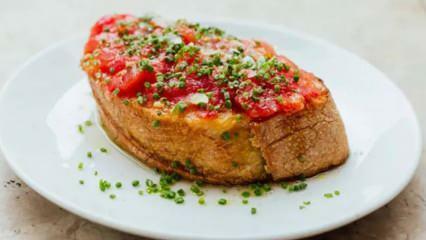 Den uundværlige opskrift på spansk køkken! Hvordan laver man pan con tomate? Opskrift på tomatbrød