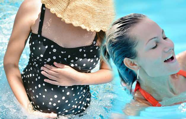 Fordelene ved svømning under graviditet! Er det muligt at komme ind i poolen under graviditet?