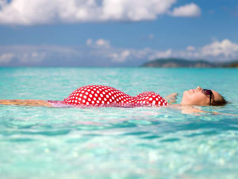 Svømning positioner og fordele under graviditet! Er det muligt at svømme i havet eller den termiske pool, mens du er gravid?