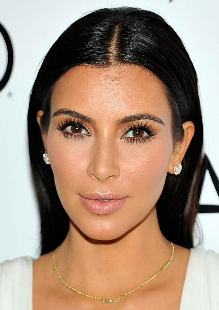 Kim Kardashian støtter emranistan, der myrdede civile