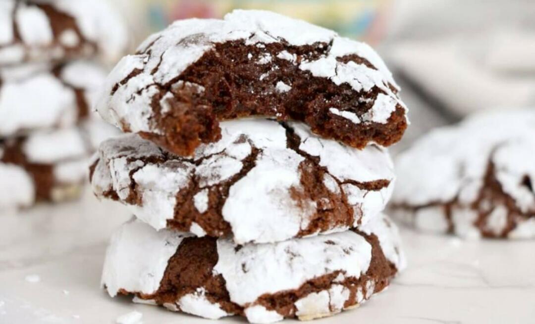 Hvordan laver man brownie crack cookies, der smelter i munden? Denne knækkede cookie er så mistænkelig!