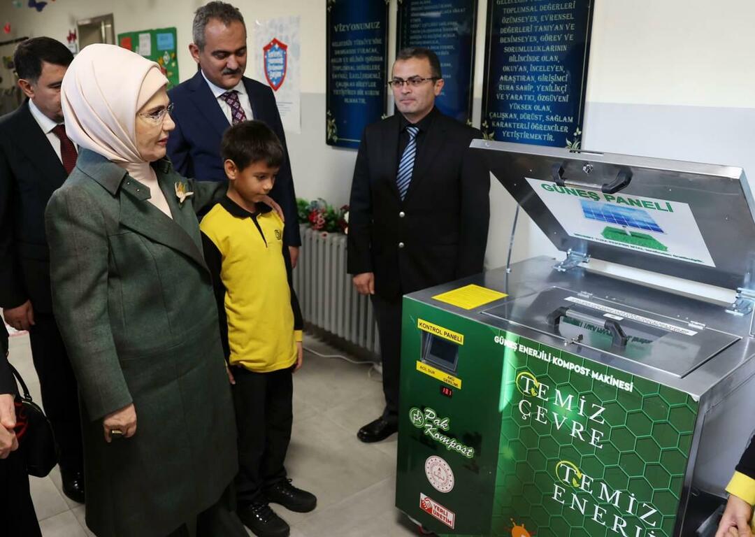 Emine Erdoğan tjekkede praksisserne for nul affald i Ostim Primary School
