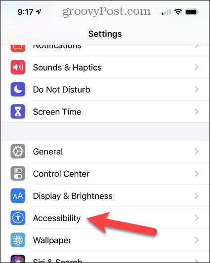 Tryk på Tilgængelighed på skærmen Indstillinger for iPhone