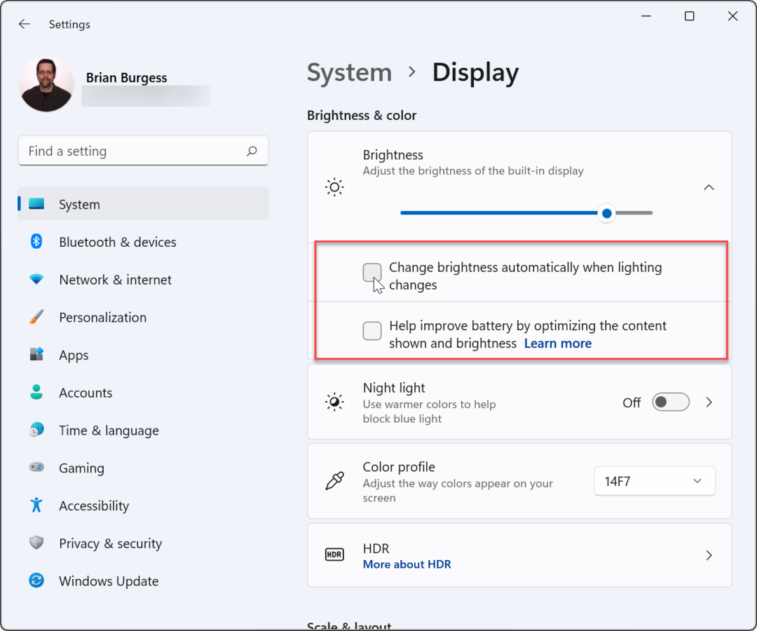 Sluk eller administrer automatisk lysstyrke på Windows 11