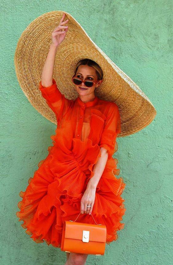 Orange kjole kombination