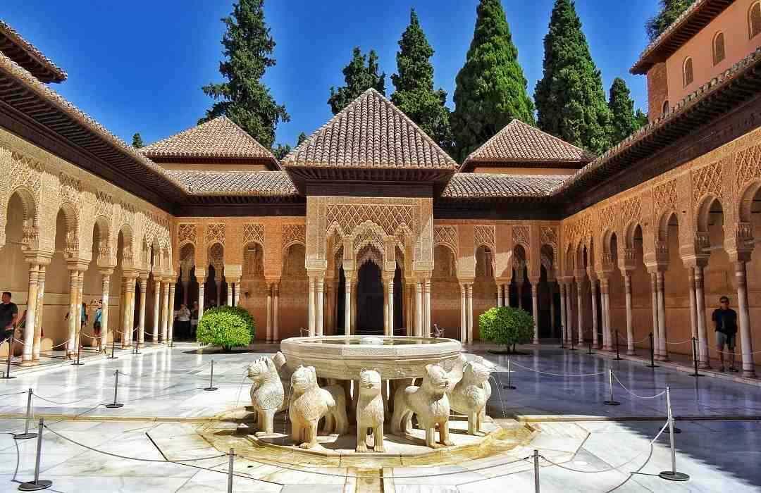 Alhambra Palace funktioner