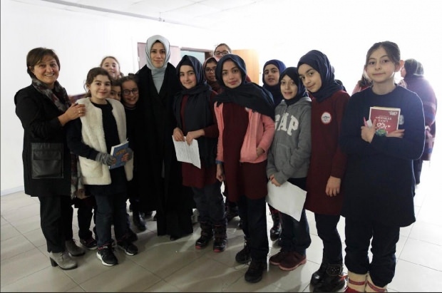 Esra Albayrak ved Visionary Goals for Girls-projektet badge ceremoni!