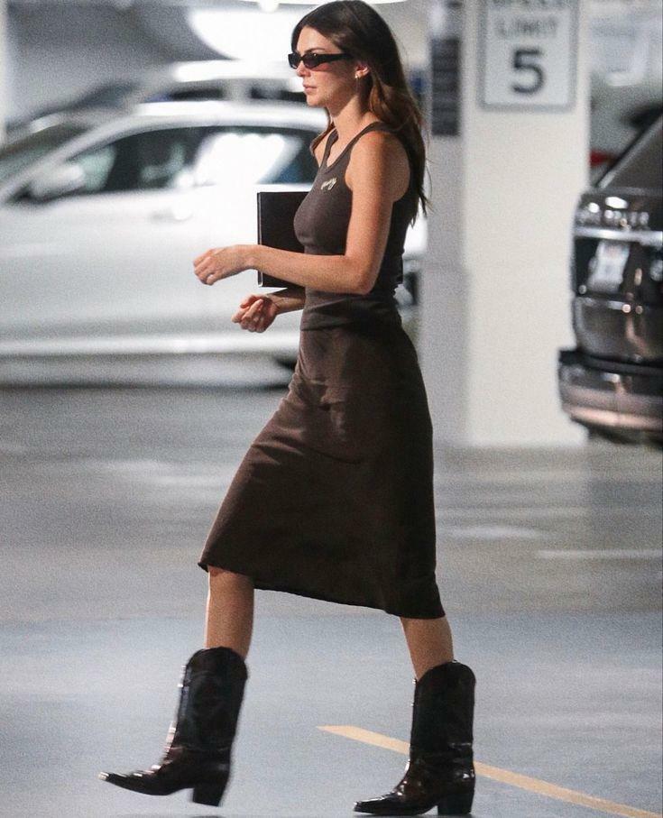 Kendall Jenner cowboy støvle kombination 