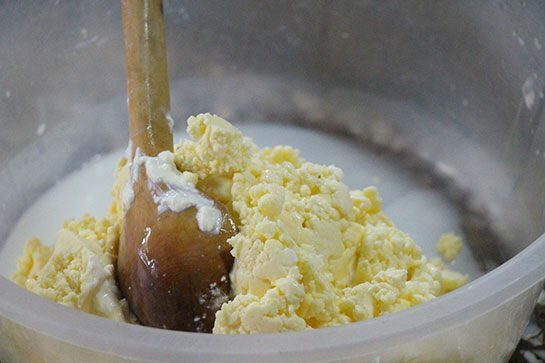 Hvordan man fremstiller smør fra rå mælk