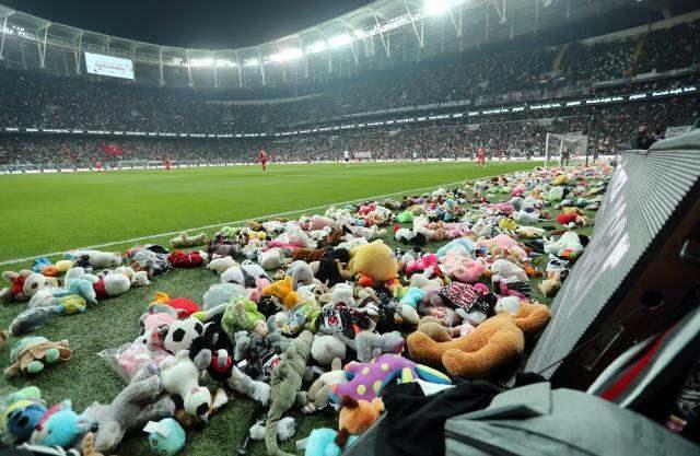 Legetøj kastet i Beşiktaş-kamp