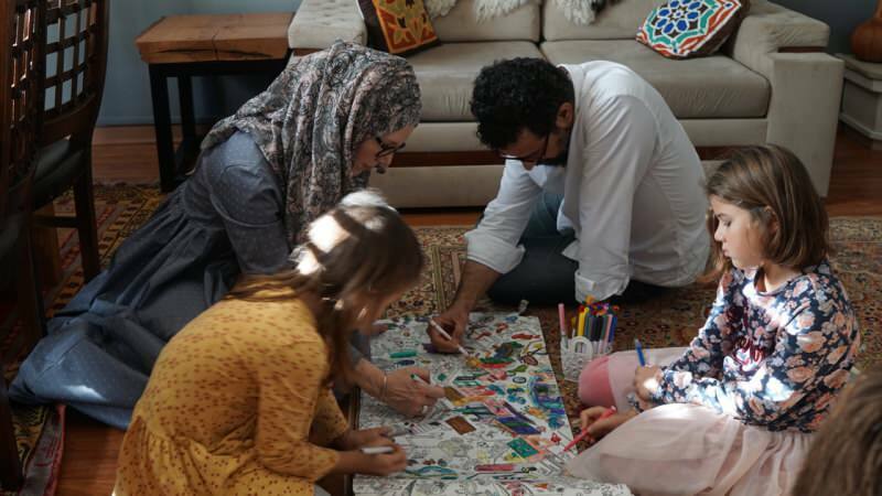 Muslimsk canadisk mor taler om islam med sine 5 børn på sociale medier