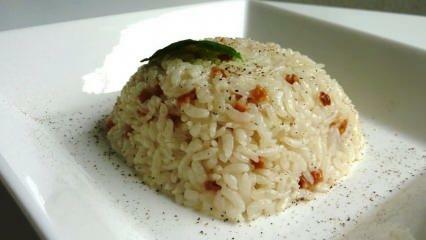 Hvordan laver man den nemmeste smørsmurte rispilaf? Smørris opskrift, der dufter lækkert