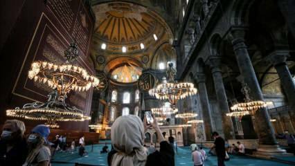 Glæde ved Ramadan efter 87 år i Hagia Sophia-i Kebir-moskeen Şerifi