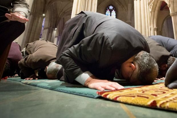 Hvordan udfører man bøn, når bønnen kommer sent sammen med menigheden?