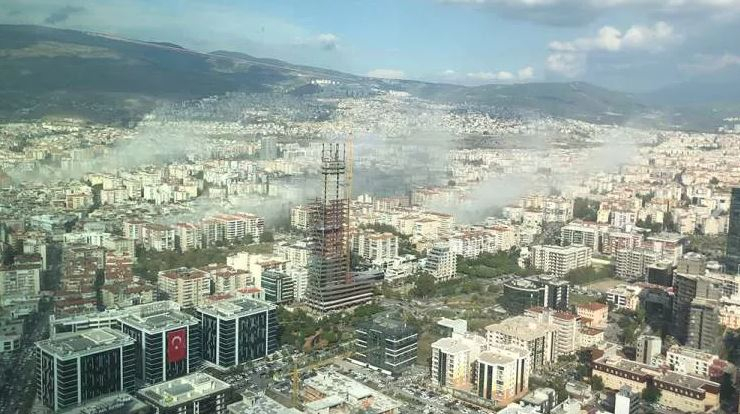 bygninger kollapsede i Izmir