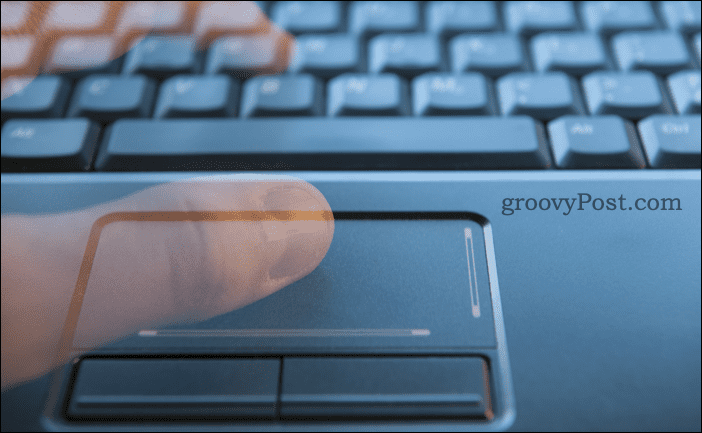 En spøgelseshånd på et tastatur